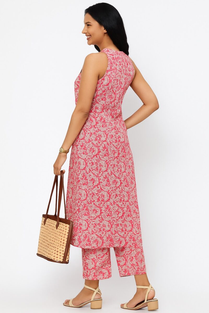 Women's Sleeveless Pink Floral Printed Kurta - Image 2